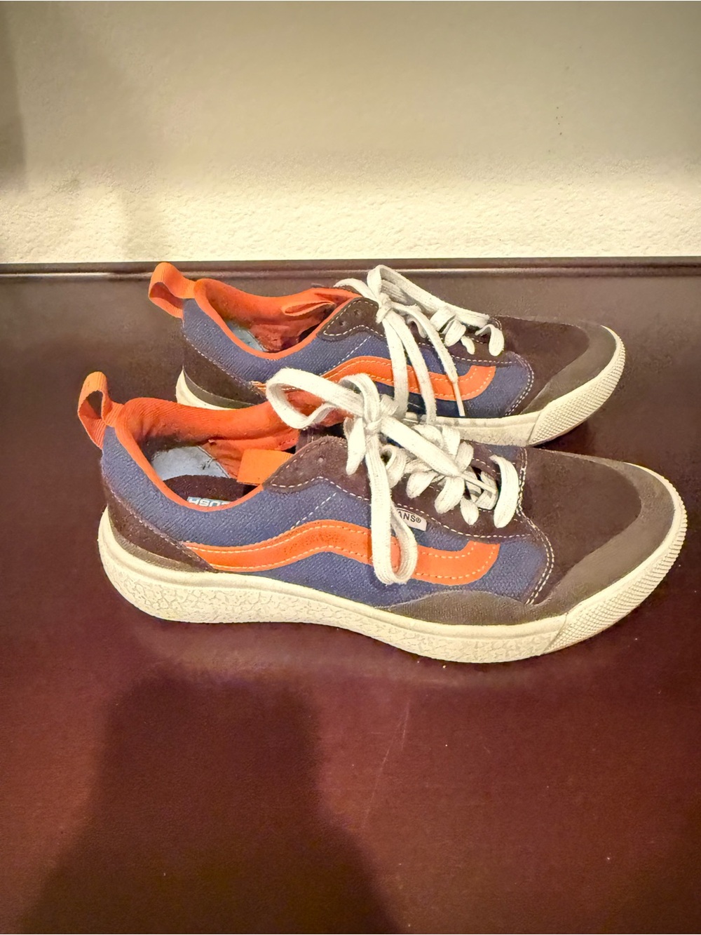 Vans Ultrarange EXO SE Demitasse/Navy/ Orange Ultracush Sneakers- SIZE 7.5M/9W